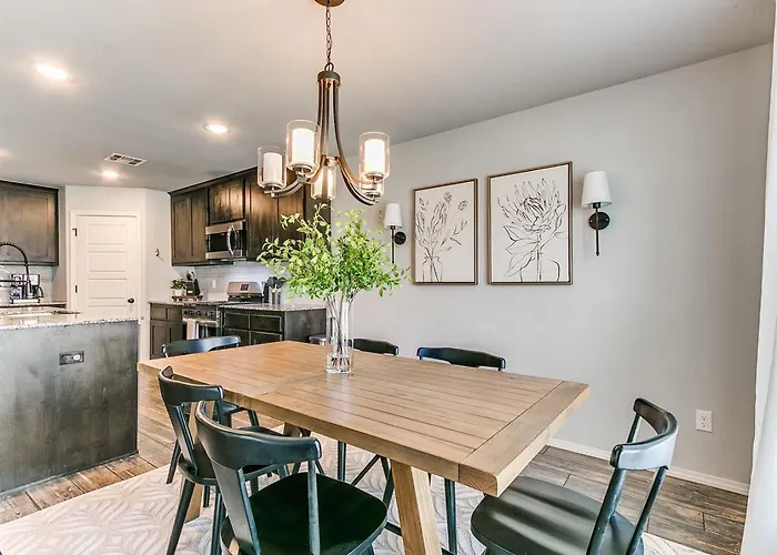 Where Comfort Meets Convenience In Crystal Creek Holiday home *