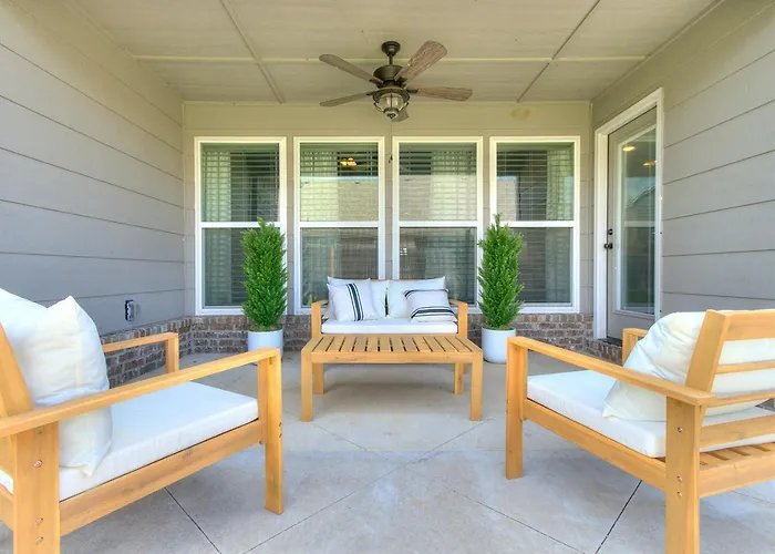 Where Comfort Meets Convenience In Crystal Creek Holiday home
