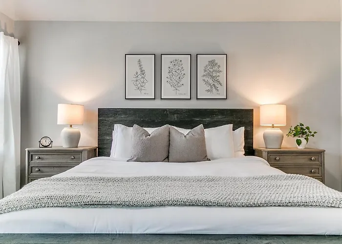 Where Comfort Meets Convenience In Crystal Creek Holiday home *