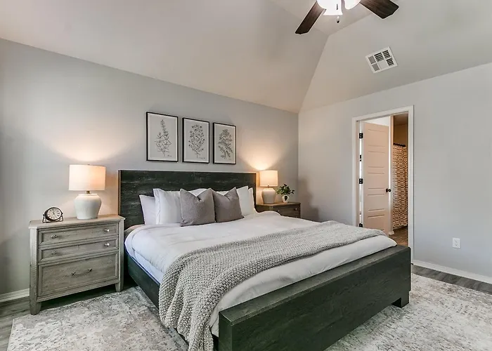 Where Comfort Meets Convenience In Crystal Creek