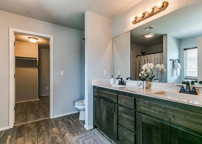 Where Comfort Meets Convenience In Crystal Creek