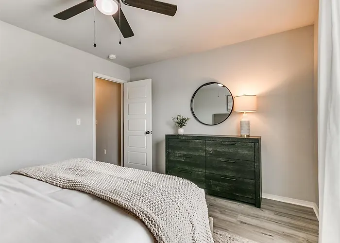 Holiday home Where Comfort Meets Convenience In Crystal Creek *