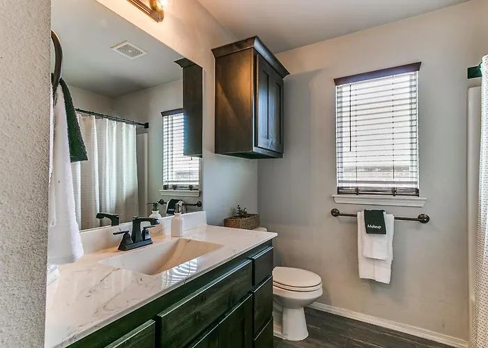 Holiday home Where Comfort Meets Convenience In Crystal Creek